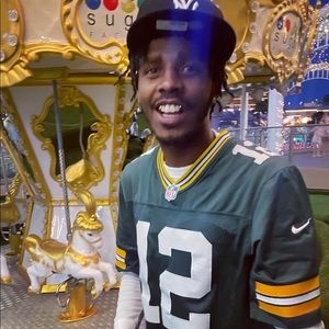 Meet your Posher, Devonte